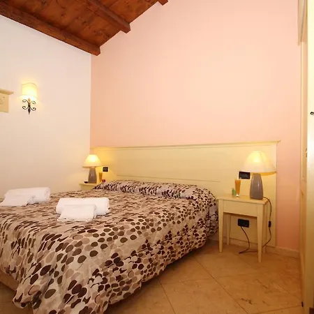 Kefa Holiday - Di Ruggero Cefalu